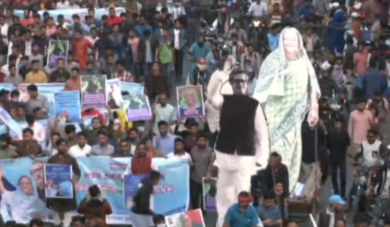 আওয়ামী লীগের বিজয় শোভাযাত্রায় মানুষের ঢল