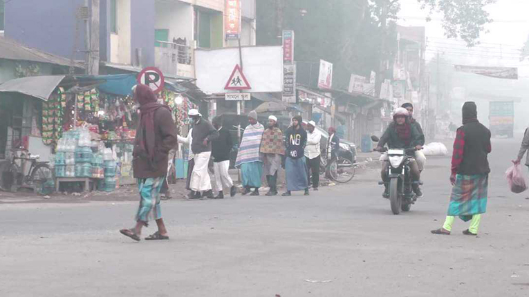 উত্তরে জেঁকে বসেছে শীত, জনজীবন স্থবির