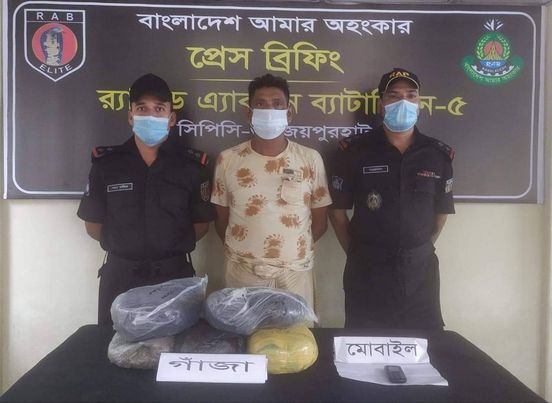 বদলগাছীতে ৫কেজি ৬০০গ্রাম গাঁজাসহ কৃখ্যাত মাদক ব্যাবসায়ী জগপাড়ার সঞ্জয় গ্রেফতার 