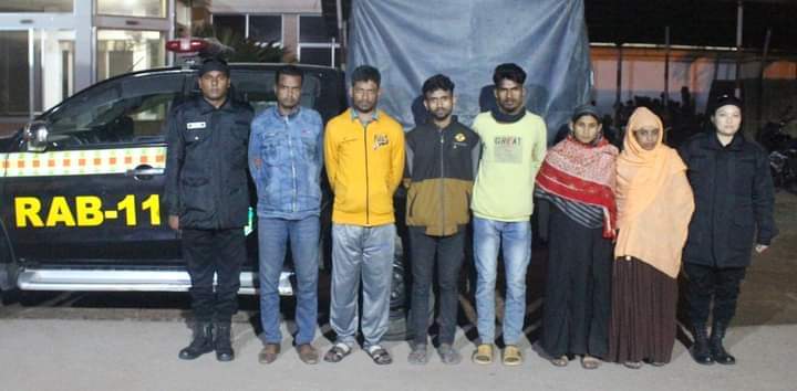 নারায়ণগঞ্জ এর আড়াইহাজার হতে ২২ কেজি গাঁজা সহ ০৬ জন মাদক ব্যবসায়ী গ্রেফতার।