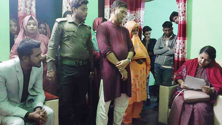 বউ সেজে ঘরে কিশোরী, বর-কনের বাবাকে অর্থদণ্ড