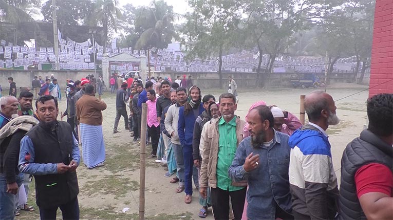 নোয়াখালীর ৩ ইউনিয়নে ভোটগ্রহণ চলছে
