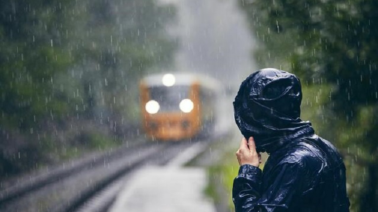 বর্ষণমুখর দিনে যেমন হবে মেট্রো চলাচল