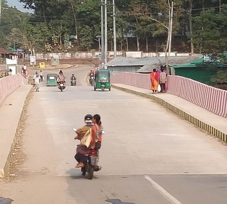 খাগড়াছড়িতে ইউপিডিএফ সড়ক অবরোধ, সভা-সমাবেশ সমাপ্ত।