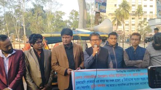 সাংবাদিক তুইন খন্দকারের উপর হামলার প্রতিবাদে ভোলায় মানববন্ধন 