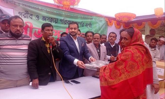 হবিগঞ্জের মাধবপুর পৌরসভায় গরীব অসহায় মানুষের মাঝে শীতবস্ত্র বিতরণ