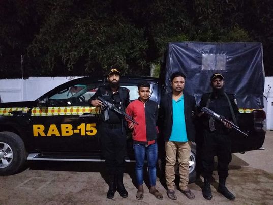 কক্সবাজার, রামু থানাধীন ফাতেয়ারকুল এলাকায় অভিযান পরিচালনা করে ৮,৭২০ পিস ইয়াবাসহ র‌্যাব-১৫ কর্তৃক দুইজন গ্রেফতার 