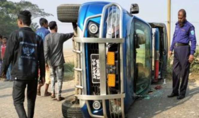 হবিগঞ্জের মাধবপুরে নোহা গাড়ীর ধাক্কায় পুলিশের পিকআপ উল্টে এএসপি সহ পাঁচ জন আহত