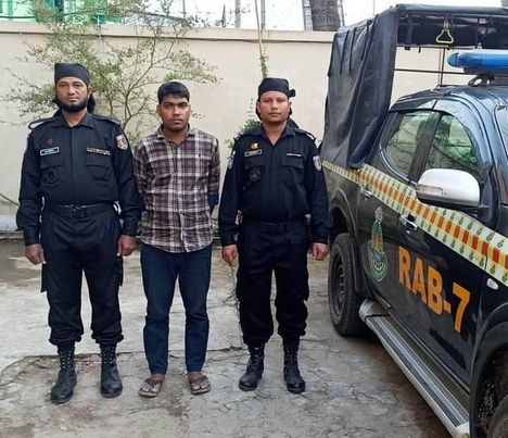 র‌্যাব-৭, চট্টগ্রাম এর অভিযানে চট্টগ্রাম মহানগরীর কর্ণফুলী এলাকা হতে ৯৩,৪০০ পিস ইয়াবা ট্যাবলেট উদ্ধারসহ একজন মাদক ব্যবসায়ী আটক। 