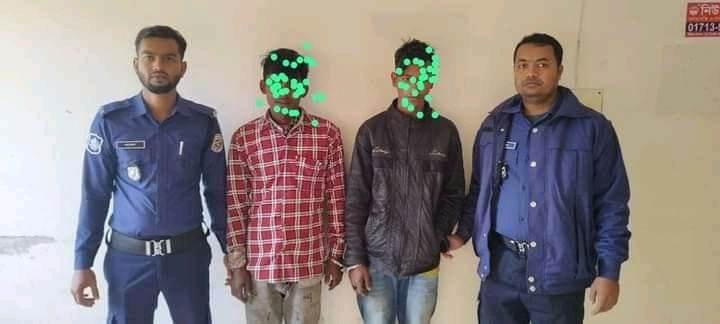 আমতলীতে যাত্রীবেশে ৩ জন কিশোরের অটো চুড়ি।