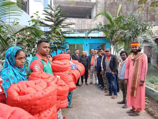 মাধবপুরে ব্লাড ফর লাইফ ইন বাংলাদেশ পক্ষ থেকে দরিদ্র মানুষের মাঝে লেপ বিতরণ