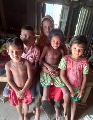হবিগঞ্জ জেলার মাধবপুর পৌরসভার ১নং ওয়ার্ডে পূর্ব মাধবপুরে একাংশ অবস্থিত এই বাড়িটি।