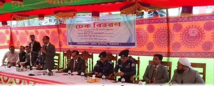 আমতলীতে ৪০০ কেভি সুইচিং উপকেন্দ্র নির্মাণ প্রকল্পের অধিগ্রহণকৃত জমির মালিকদের ক্ষতিপুরণের চেক বিতরণ।। 
