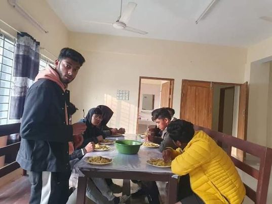 বান্দরবানের লামা উপজেলার মিরিঞ্জা পর্যটন কমপ্লেক্স থেকে অর্ধ শতাধিকের বেশী পর্যটক উদ্ধার করেছে লামা থানা পুলিশ। 
