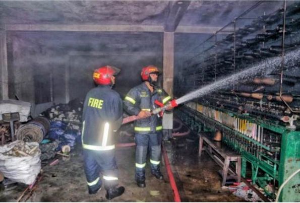 কুমারখালীতে সুতার মিলে ভয়াবহ আগুনে প্রায় দুই কোটি টাকার ক্ষতি