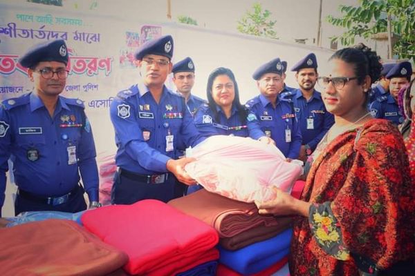 বাংলাদেশ পুলিশ সার্ভিস এসোসিয়েশনের উদ্যোগে শীতার্তদের শীত বস্ত্র বিতরণ।