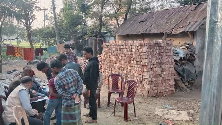 নোয়াখালী সেনবাগে ভূমিদস্যু কৃতর্ক প্রাণনাশের হুমকির অভিযোগ।