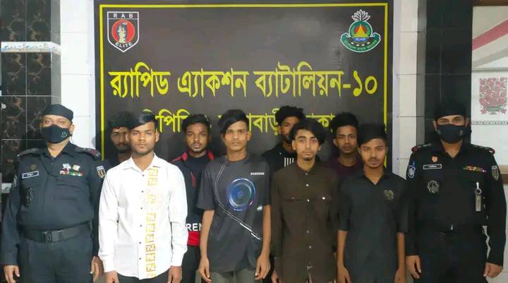 ঢাকার দক্ষিন কেরাণীগঞ্জ, শ্যামপুর ও কদমতলী এলাকা হতে “কিশোর গ্যাং” লিডার জালাল ওরফে পিচ্চি জালাল বাহিনীর ১৬ সদস্যকে গ্রেফতার করেছে র‌্যাব-১০।