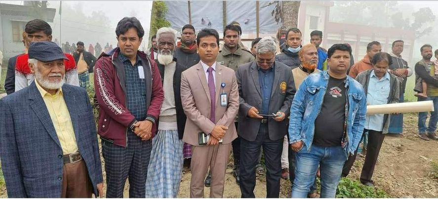 নতুন মাঠ পেতে যাচ্ছে আমছিমুর বাসী।