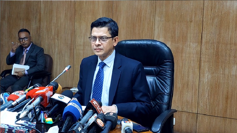 ব্রাজিলের প্রেসিডেন্ট প্রাসাদ, কংগ্রেস ভবন এবং সুপ্রিম কোর্টে হামলাকারীদের সরিয়ে দেয়া হয়েছে। এ সময় ৪ শতাধিক ব্যক্তিকে আটক করেছে পুলিশ। প্রাথমিকভাবে কোনো হতাহতের খবর পাওয়া যায়নি। স্থানীয় সময় রোববার (৮ জানুয়ারি) বিকেলে বলসোনারোর সমর্থকেরা এসব স্থান দখ