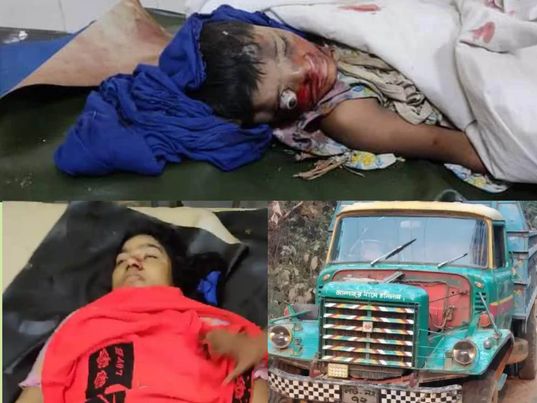 বান্দরবান শহরে ট্রাকের চাকায় পিষ্ট হয়ে মা সহ পাঁচ বছরের প্রতিবন্ধী মেয়ে নিহত হয়েছে।