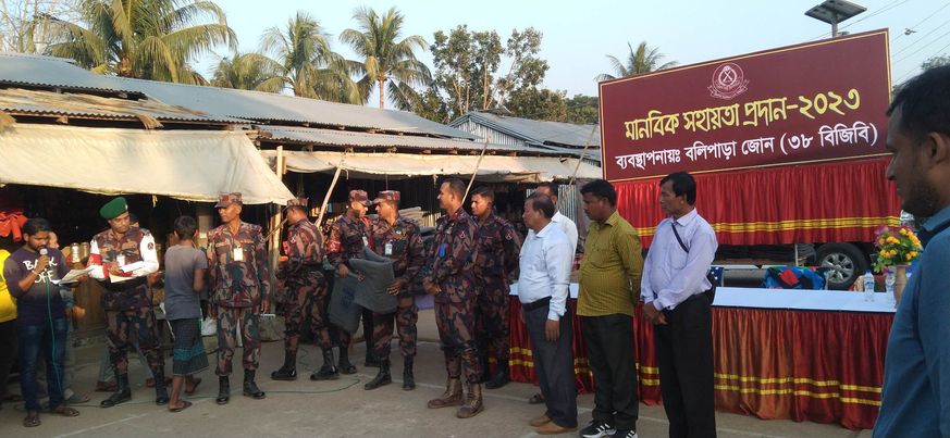 থানচিতে বিজিবি মানবিক সহায়তা প্রদান।