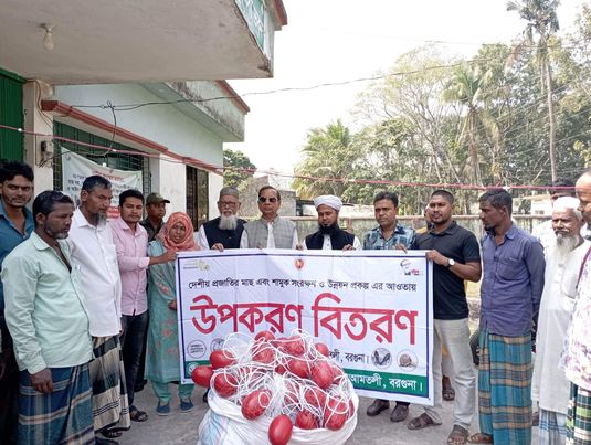 আমতলীতে ৪০ জন হতদরিদ্র জেলেদের বিকল্প কর্মসংস্থান হিসেবে বৈধ জাল বিতরন