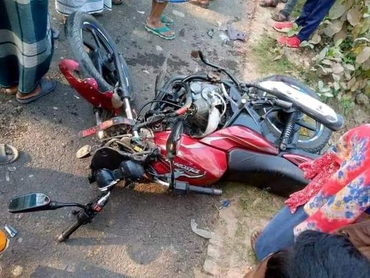 খোকসায় স্যালো ইঞ্জিন চালিত ইট ভাটার গাড়ির ধাক্কায় শ্রমিক নিহত 