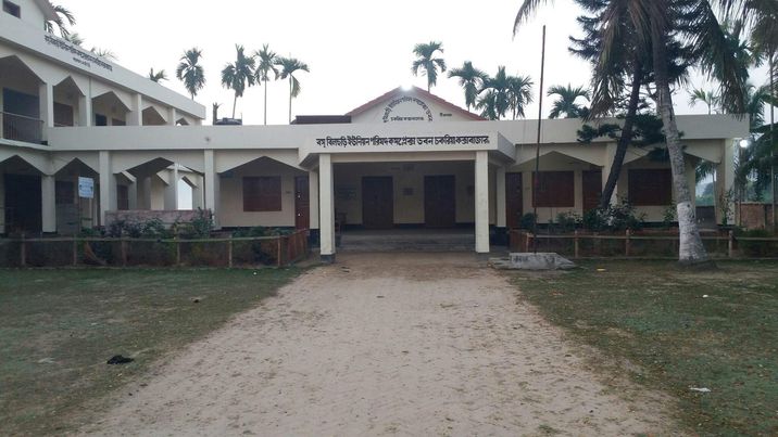 চকরিয়ার বমু বিলছড়ি ইউনিয়ন পরিষদের চুরির ঘটনায় মূল অপরাধীরা ধরাছোয়ার বাইরে। 