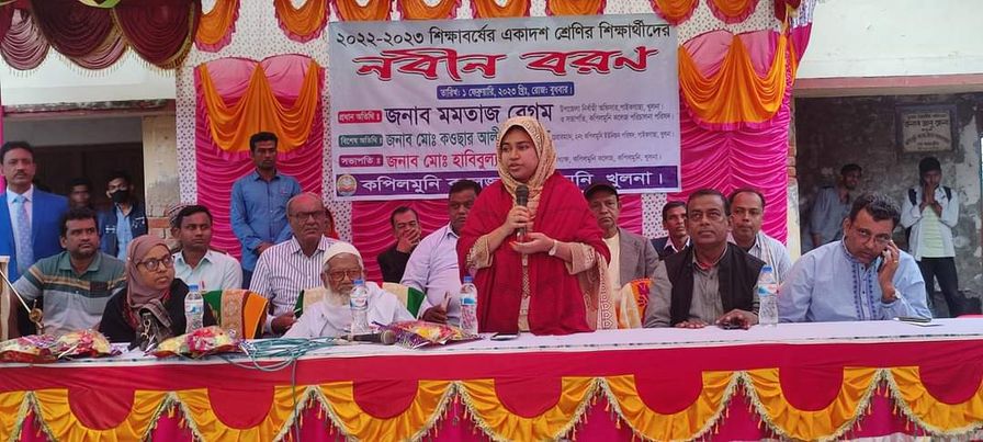 পাইকগাছার কপিলমুনি কলেজে নবীন বরন অনুষ্ঠানে-ইউএনও মমতাজ বেগম
