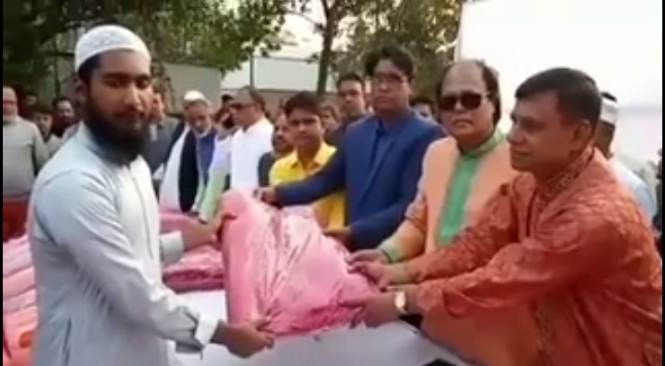 দেশরত্ন মাননীয় প্রধানমন্ত্রী শেখ হাসিনার উপহার সাভারের বিরুলিয়ায় অসহায় শীতার্ত মানুষের মাঝে কম্বল বিতরণ 