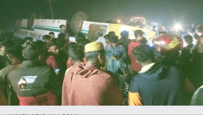হবিগঞ্জের বাহুবলে যাত্রীবাহী বাস উল্টে নিহত ৪, আহত অর্ধশতাধিক