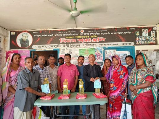 খুলনার পাইকগাছায় দ্বীপ-বেষ্ঠিত দেলুটি ইউনিয়নে ৯৬২ সুবিধাভোগী পরিবারের মাঝে টি সি বি পন্য বিতরণ