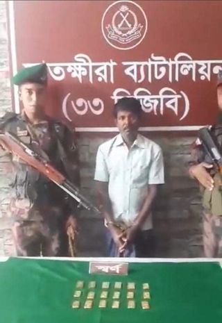 সাতক্ষীরা সীমান্তে বিজিবির অভিযানে ১৮ টি স্বর্নের বার সহ আটক (০১) 
