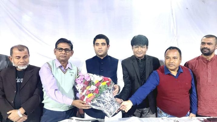 ভোলা প্রেসক্লাবের সভাপতি, সম্পাদক সহ সাংবাদিকদের সাথে শুভেচ্ছা বিনিময় করেন ড. আশিকুর রহমান শান্ত। 