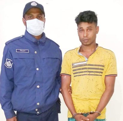 নড়াইলে ৮ মাসের শিশুকে আমগাছে ঝুলিয়ে হত্যা চেষ্টা, গ্রেফতার পিতা