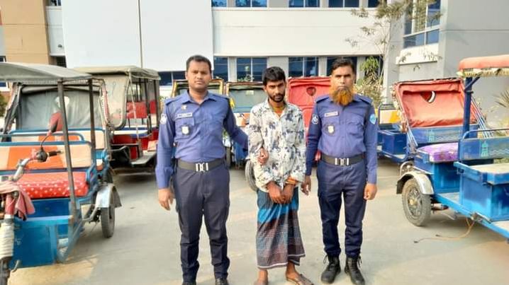 সুধারামে ৭টি চোরাই অটোরিকশা সহ ১জন গ্রেফতার। 