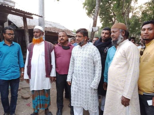 বাবার রাজনীতির হাল ধরল সন্তান 