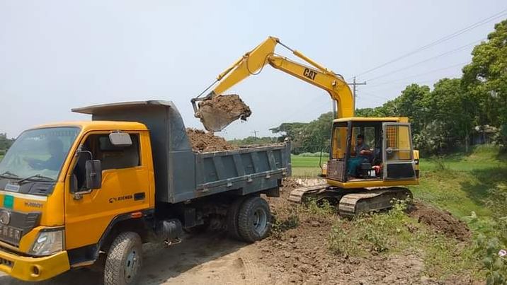 ধুলোর কারনে অতিষ্ট বালিয়াবাসী