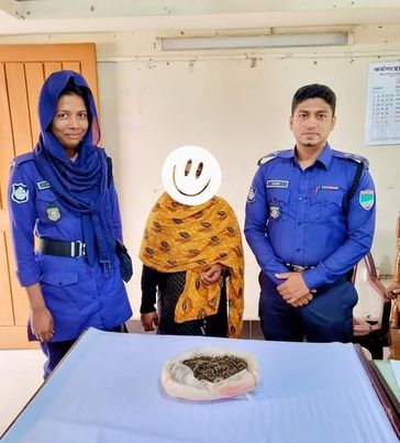 সাতক্ষীরা থানা পুলিশের অভিযানে গাজা সহ (১)নারী আটক