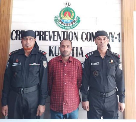 কুষ্টিয়ায় র‌্যাবের অভিযানে ওয়ারেন্টভুক্ত পলাতক আসামি গ্রেফতার
