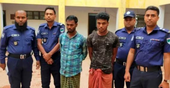 কুমারখালীতে হকারের ছদ্মবেশ ধরে ২জন ডাকাতকে আটক করেছে পুলিশ 