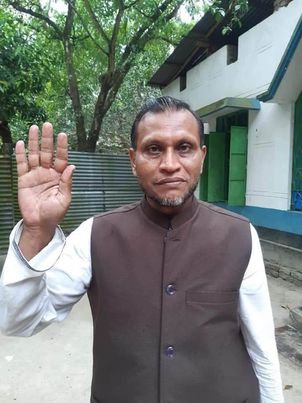 মাদরাসার সরকারি বই বিক্রির অভিযোগ আরবি প্রভাষকের বিরুদ্ধে 