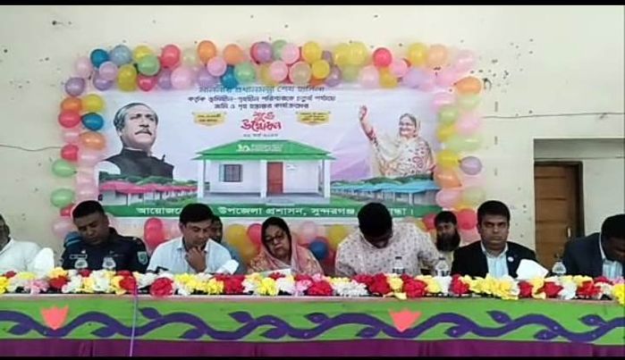সুন্দরগঞ্জে চতুর্থ পর্যায়ে প্রধানমন্ত্রীর উপহার পেল ৫০০ পরিবার 