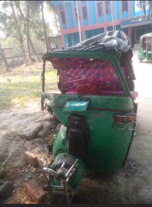 নোয়াখালীতে সড়ক দুর্ঘটনায় ঘটনাস্থলে নিহত ২ আহত ৪ 