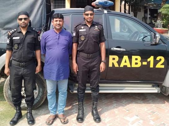 কুষ্টিয়ায় র‌্যাবের অভিযানে পলাতক আসামি গ্রেফতার 