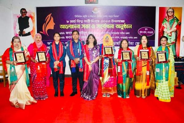 খাগড়াছড়িতে পুলিশ নারী কল্যাণ সমিতি(পুনাক) থেকে ৬ নারী পেলেন সংবর্ধনা, 