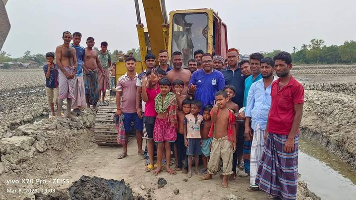 দীর্ঘ ১৪ বছর পর রাস্তাটির উদ্বোধনের মাধ্যমে এলাকাবাসীর মধ্যে স্বস্তি ফিরিয়ে আনলেন- চেয়ারম্যান তুহিন 