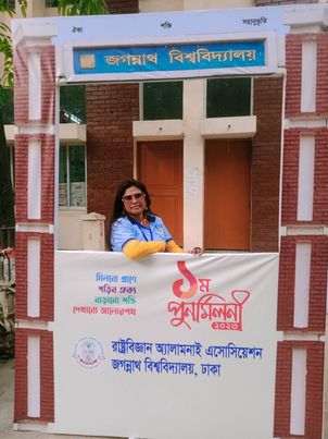যদিও প্রেমের মৃত্যু হ’য়ে গেছে এ-জীবনে, জীবনের রক্তে তবু ঘ্রাণ আছে— তবু আছে স্বাদ! 