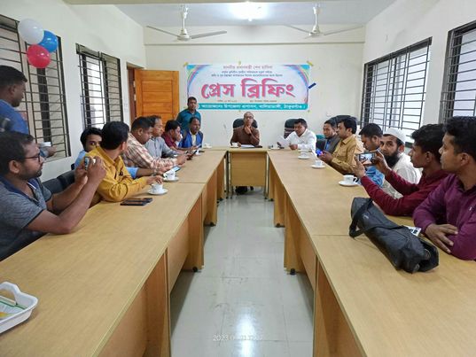 বালিয়াডাঙ্গীতে ভূমিহীন, গৃহহীন ও অসহায় ছিন্নমূল মানুষের মাঝে ঘর হস্তান্তর প্রস্তুতিমূলক ইউএনওর প্রেস বিফিং অনুষ্ঠিত